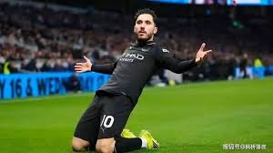 体操世界杯：周雅琴平衡木卫冕 张怡涵自由操摘金