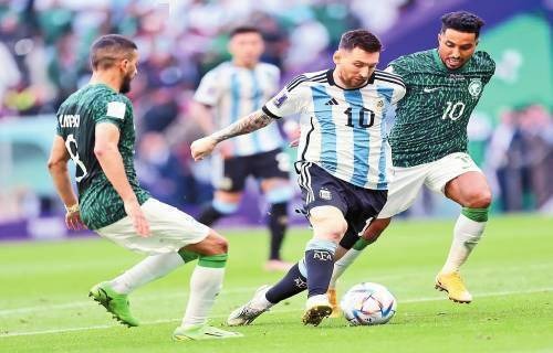 21点“基本策略卡”：为什么背熟这张卡就能将赌场优势降至 0.5% 以下？（熟练掌握21点基本策略卡：为何能将赌场优势压低至0.5%以下？）